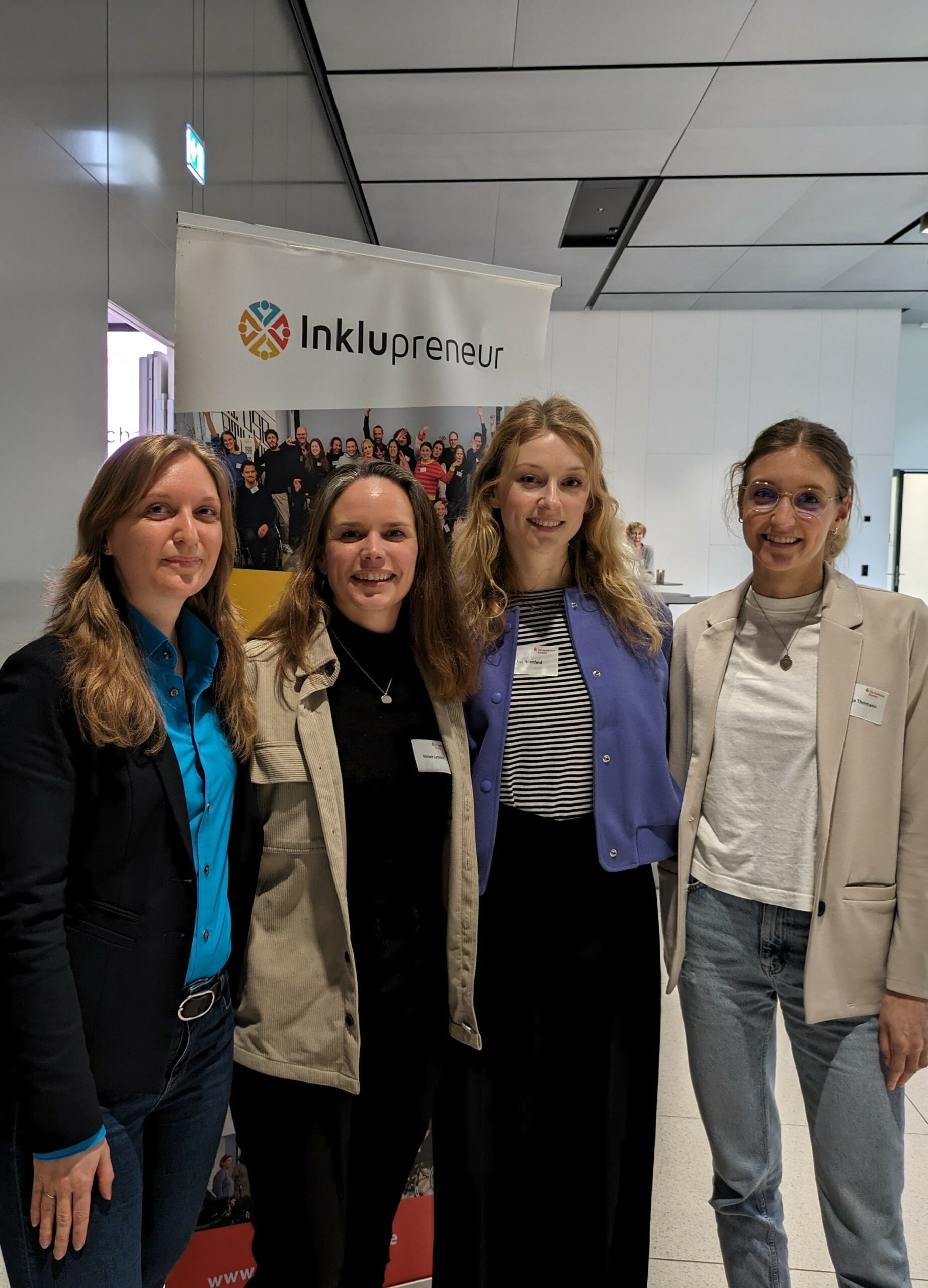 Caro und drei Frauen von Werder Bremen